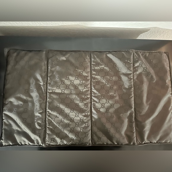 Gucci travel bag! Great condition 10/10 - Picture 4 of 7